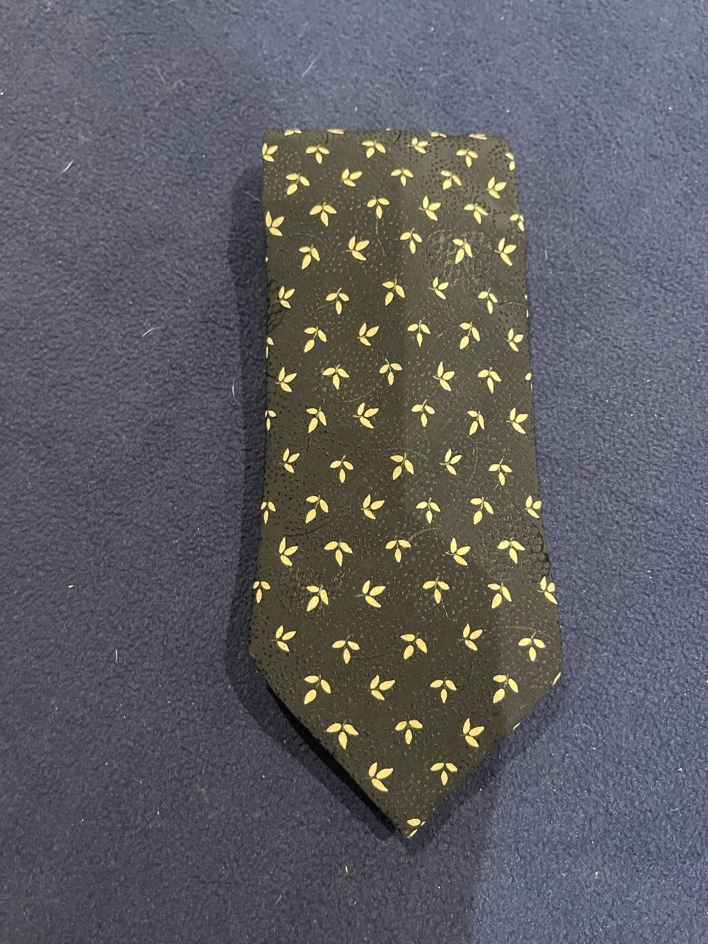 Brioni Black Tie with Gold Leaf Motif - Picture 3 of 5